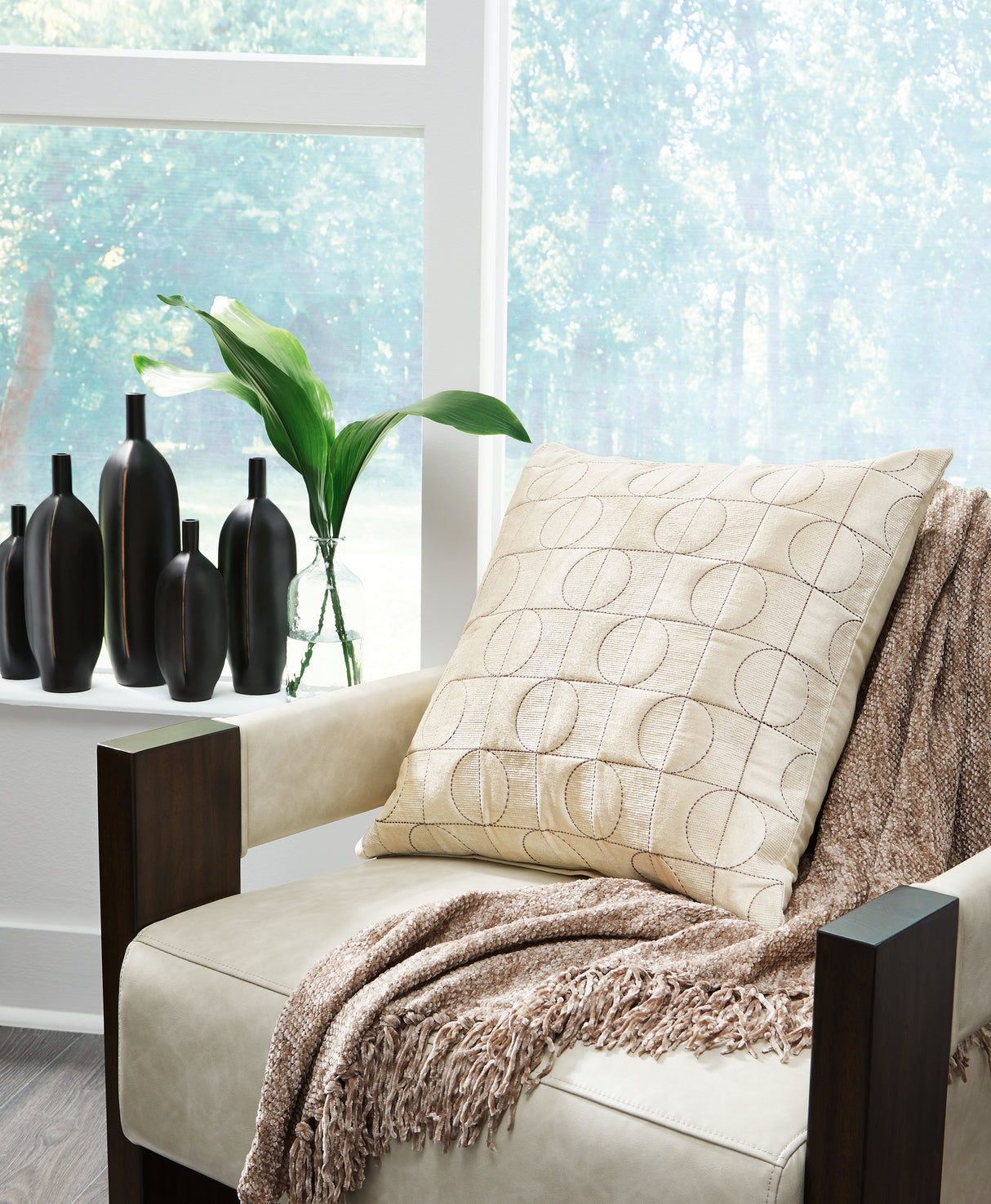 Furniture City Biloxi - Ashley Furniture - Kydner Pillows - Pillow (4/CS) / Black/Silver - A1001108