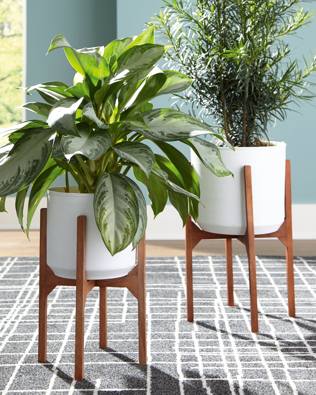 Furniture City Biloxi - Ashley Furniture - Dorcey Planter (Set of 2) - Planter Set (Set of 2) / White/Brown - A2000427