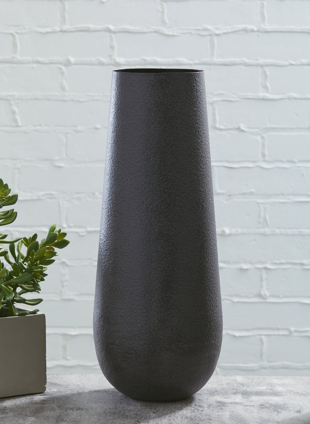 Furniture City Biloxi - Ashley Furniture - Fynn Vase - Vase / Antique White - A2000517