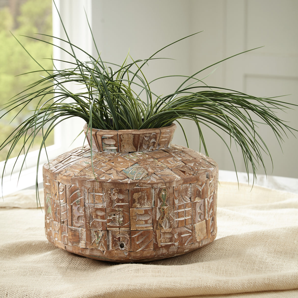 Furniture City Biloxi - Ashley Furniture - Meltland Vase - Vase / Natural/Black - A2000557
