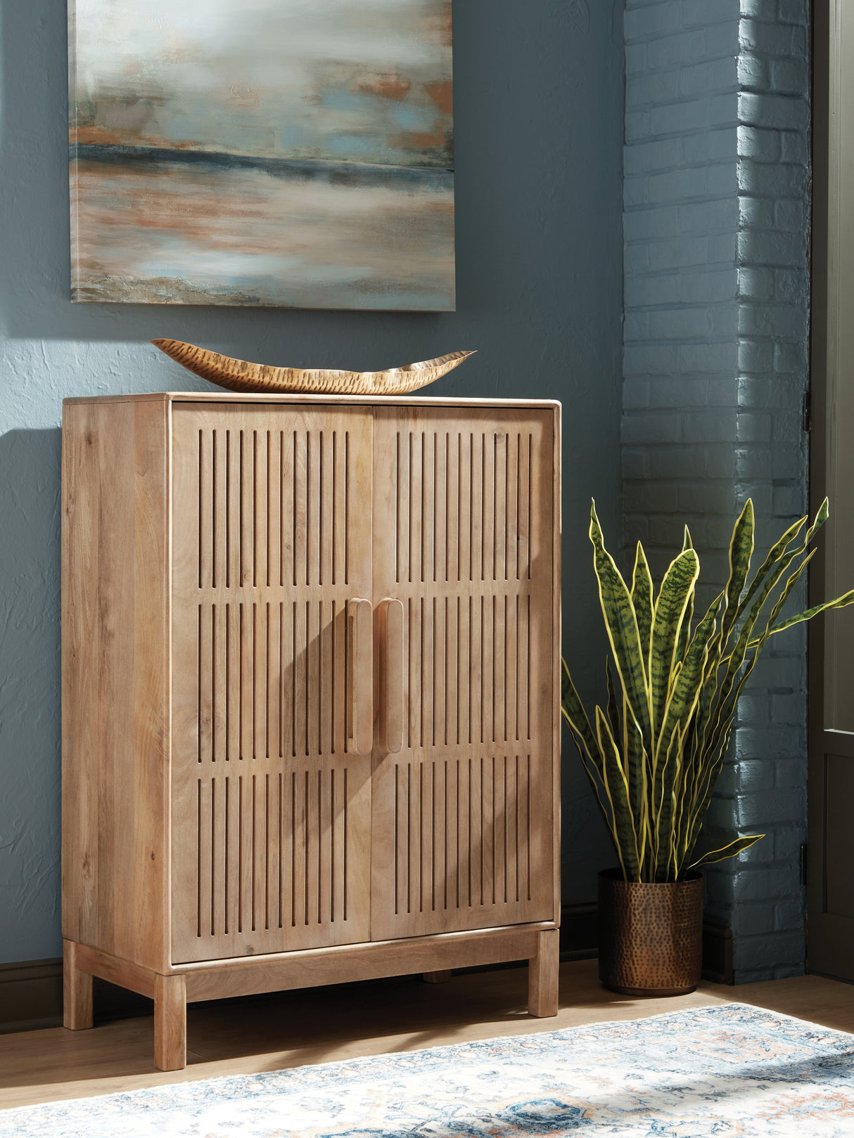Furniture City Biloxi - Ashley Furniture - Pellamour Bar Cabinet - Bar Cabinet / Natural Brown - A4000698