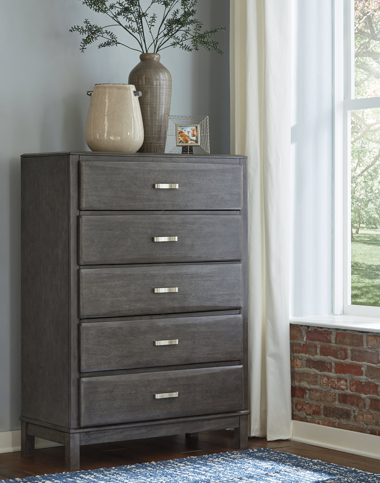 Furniture City Biloxi - Ashley Furniture - Caitbrook Bedroom - Five Drawer Chest / Gray - B476-46