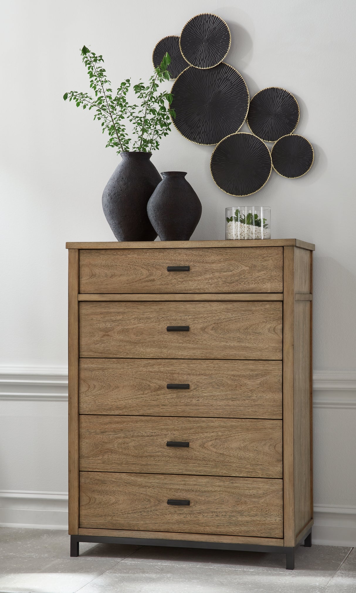 Furniture City Biloxi - Ashley Furniture - Tomtyn Bedroom - Five Drawer Chest / Light Brown - B622-46