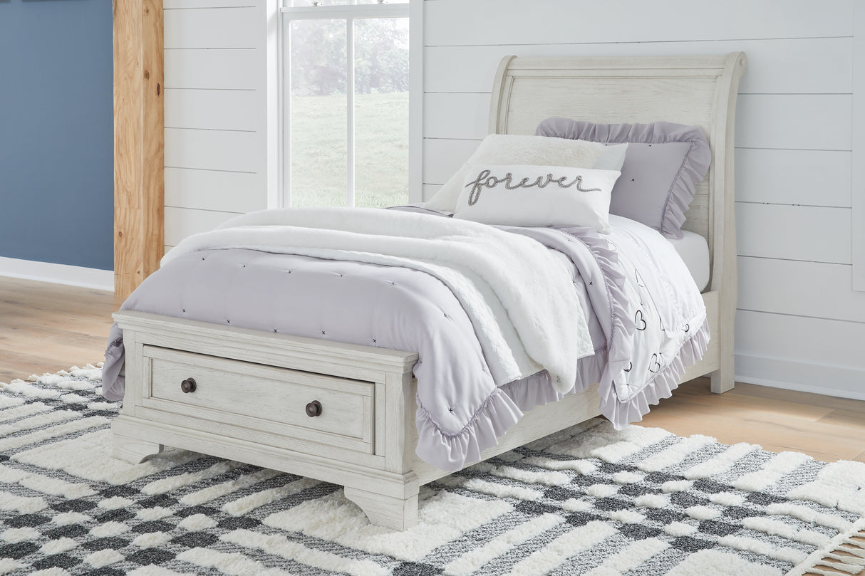 Furniture City Biloxi - Ashley Furniture - Robbinsdale Bedroom - Twin Sleigh Storage Bed / Antique White - B742B12