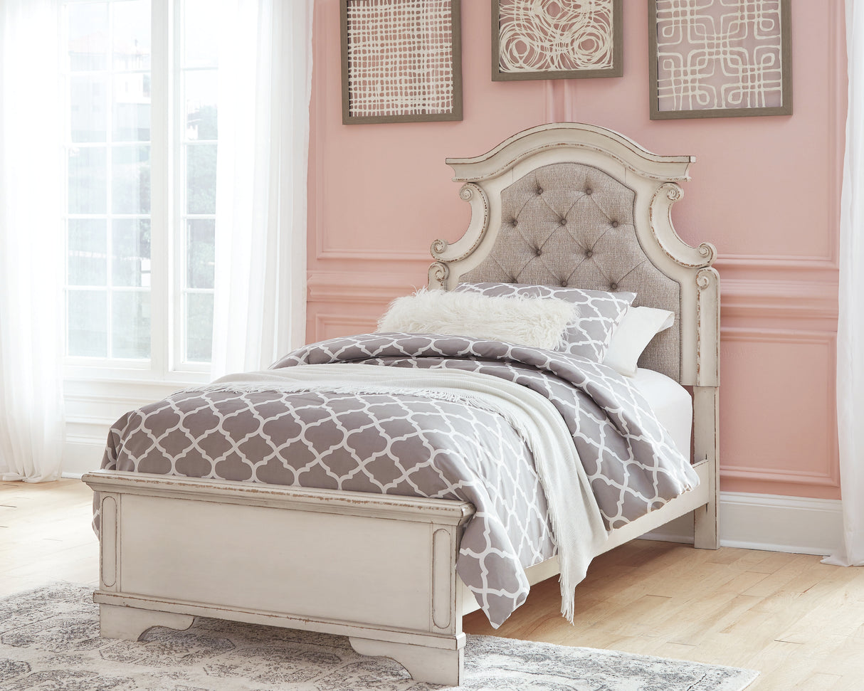 Furniture City Biloxi - Ashley Furniture - Realyn Bedroom - Full Panel Bed / Chipped White - B743B14
