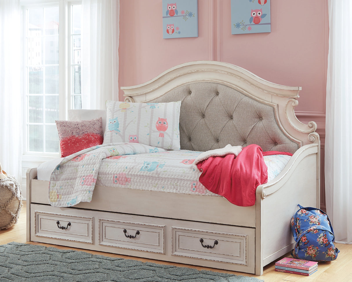 Furniture City Biloxi - Ashley Furniture - Realyn Bedroom - Twin Day Bed with 1 Large Storage Drawer / Chipped White - B743B15