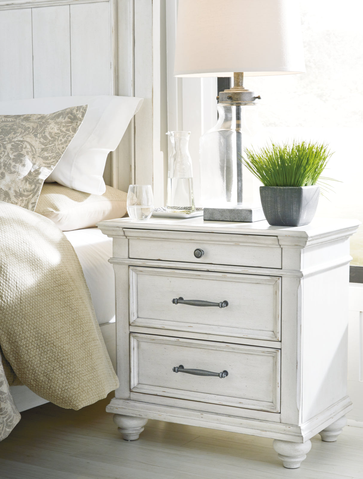 Furniture City Biloxi - Ashley Furniture - Kanwyn Bedroom - Dresser and Mirror / Whitewash - B777B1