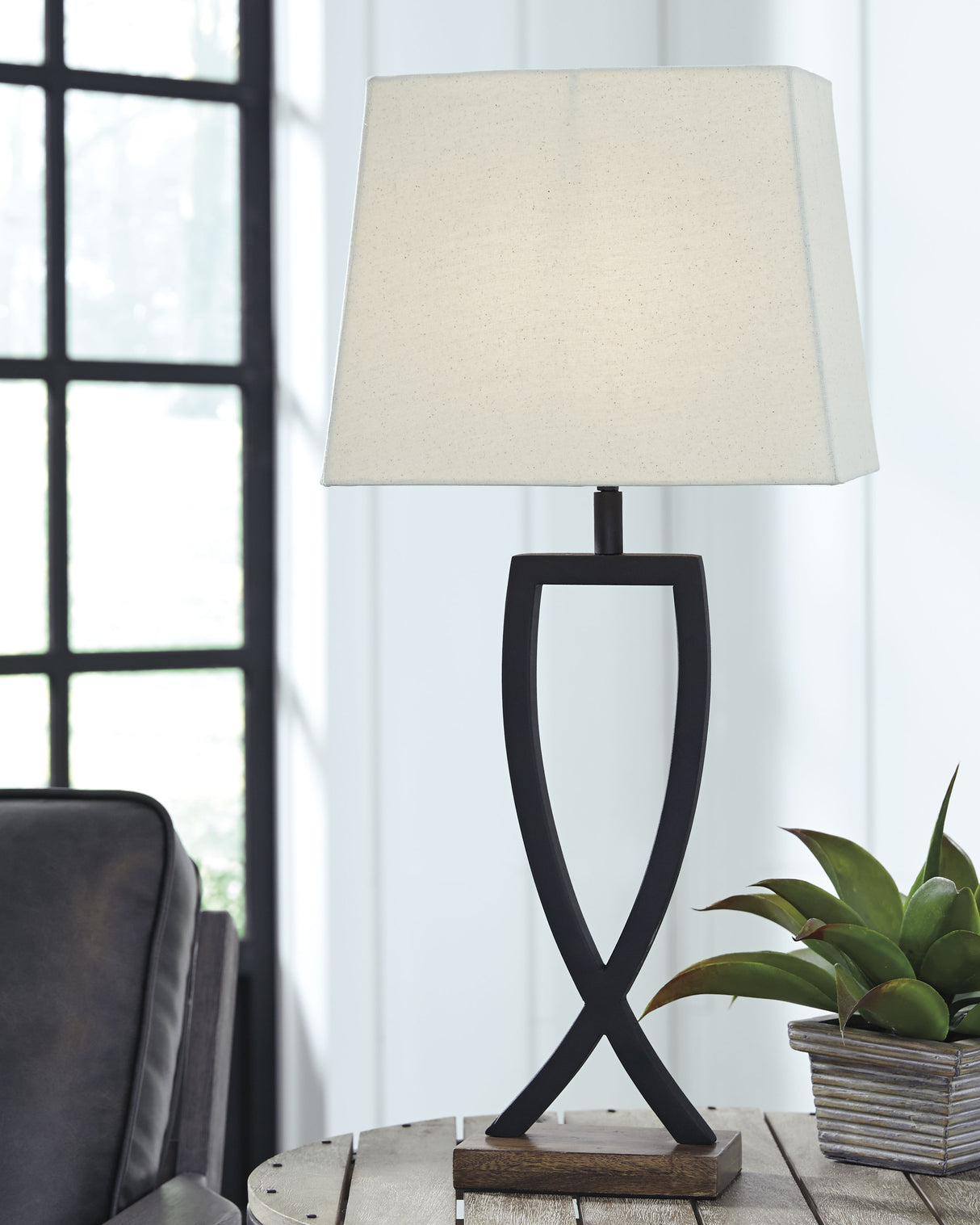 Furniture City Biloxi - Ashley Furniture - Makara Lighting - Metal Table Lamp (Set of 2) / Black/Brown - L204174