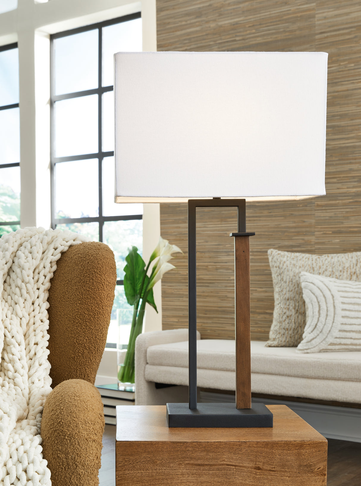 Furniture City Biloxi - Ashley Furniture - Voslen Lighting - Metal Table Lamp (Set of 2) / Black/Brown - L204554