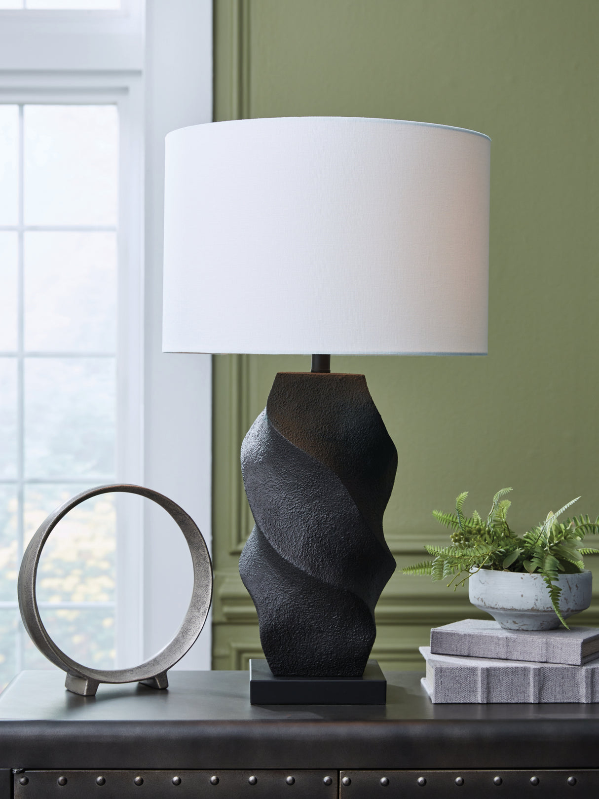 Furniture City Biloxi - Ashley Furniture - Amillion Lighting - Poly Table Lamp (1/CN) / Black - L235904