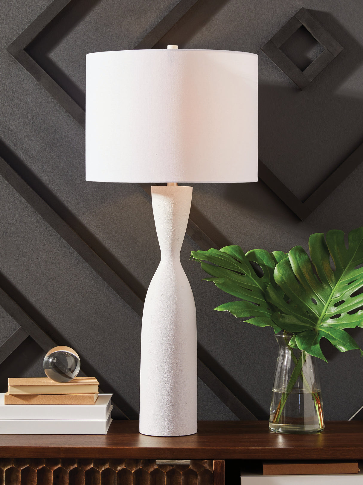 Furniture City Biloxi - Ashley Furniture - Davinford Lighting - Poly Table Lamp (1/CN) / White - L236004