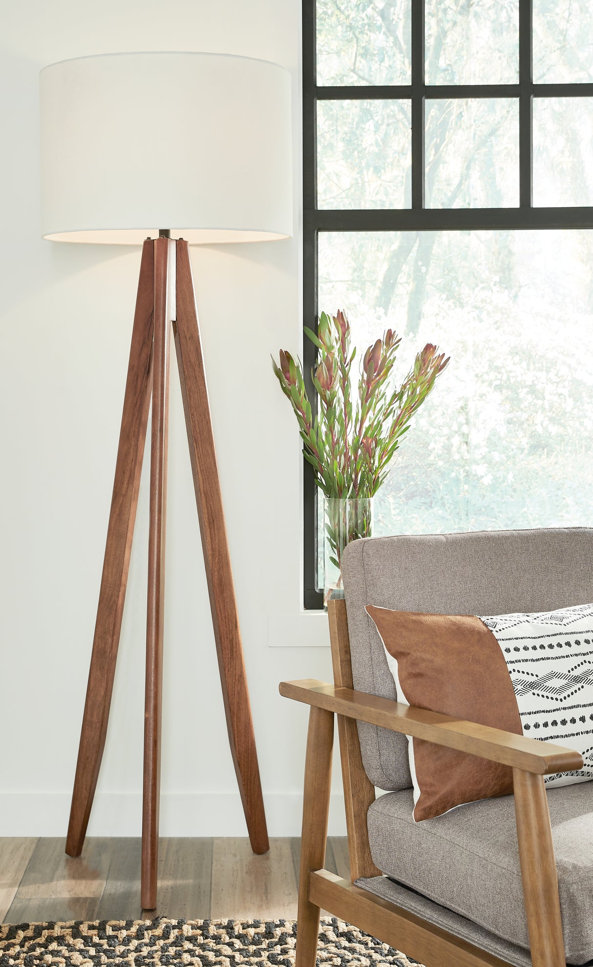 Furniture City Biloxi - Ashley Furniture - Dallson Lighting - Wood Floor Lamp (1/CN) / Brown - L329011