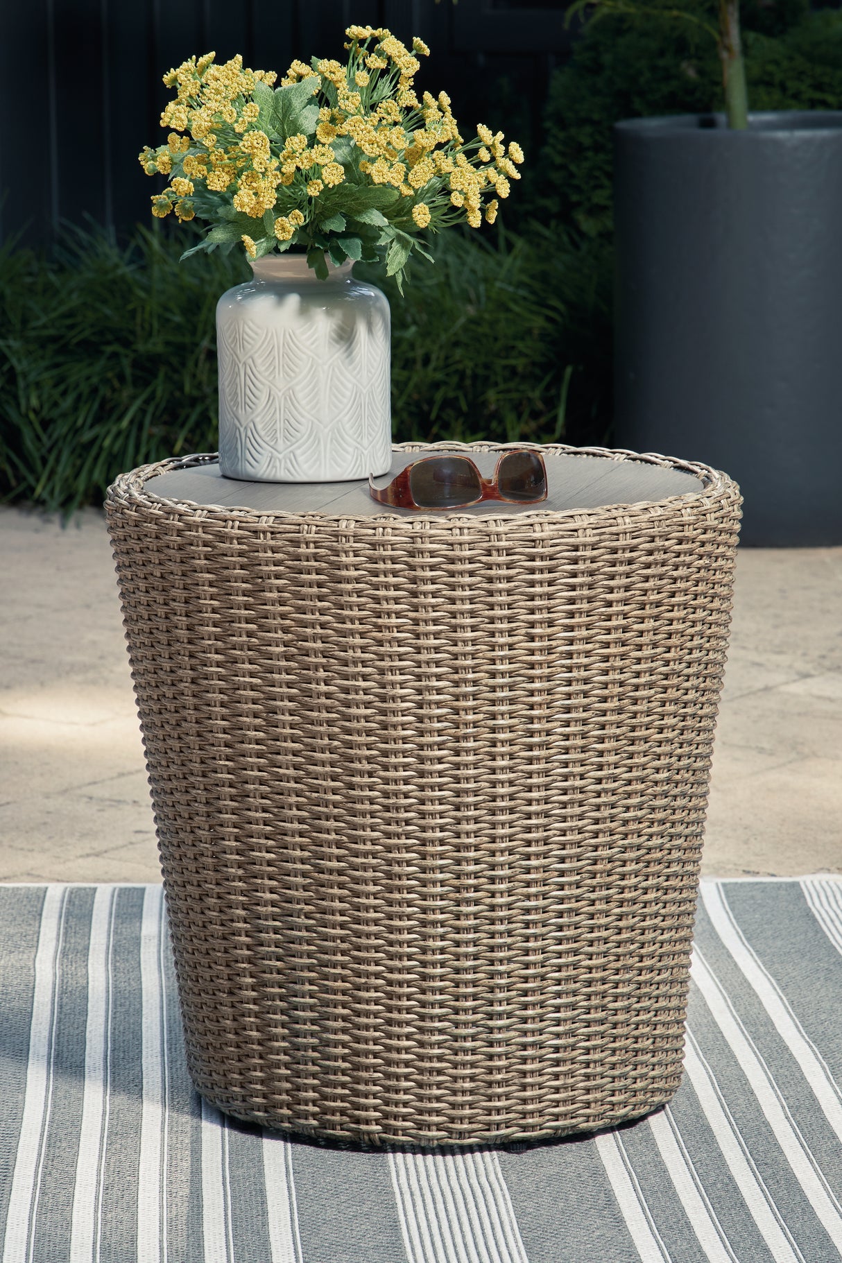 Furniture City Biloxi - Ashley Furniture - Danson Outdoor - Swivel Lounge w/Cushion (Set of 2) / Beige - P505-821