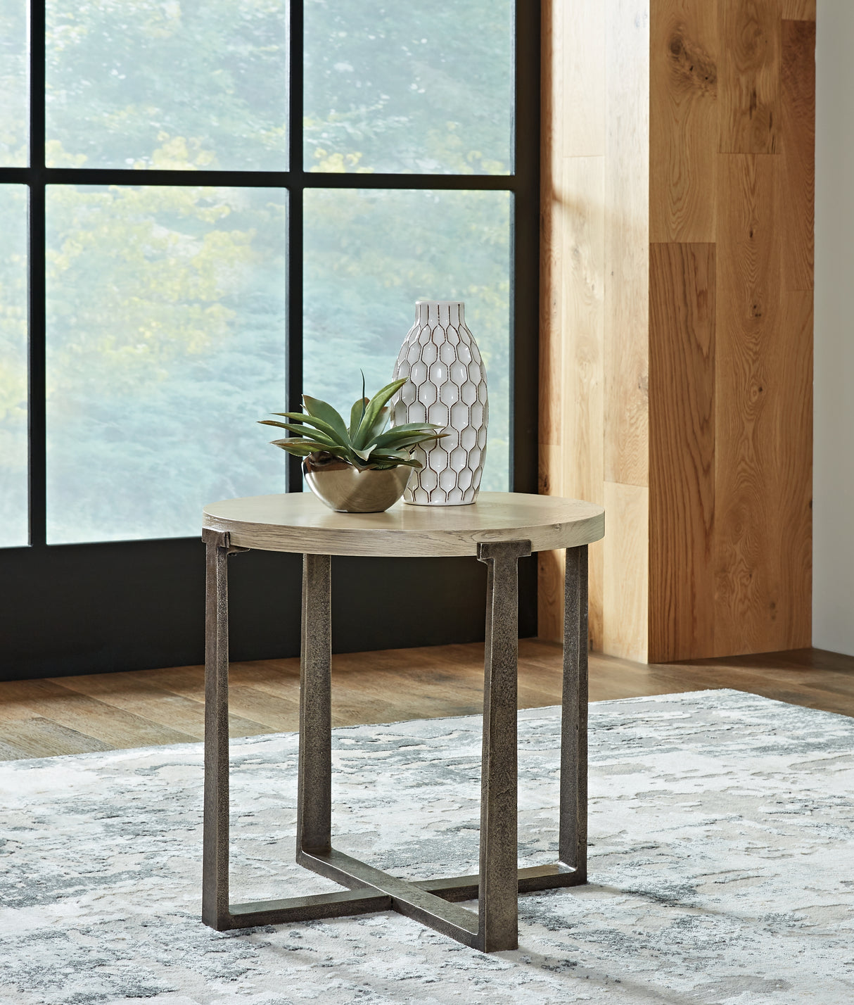Furniture City Biloxi - Ashley Furniture - Dalenville End Table - Round End Table / Gray - T965-6