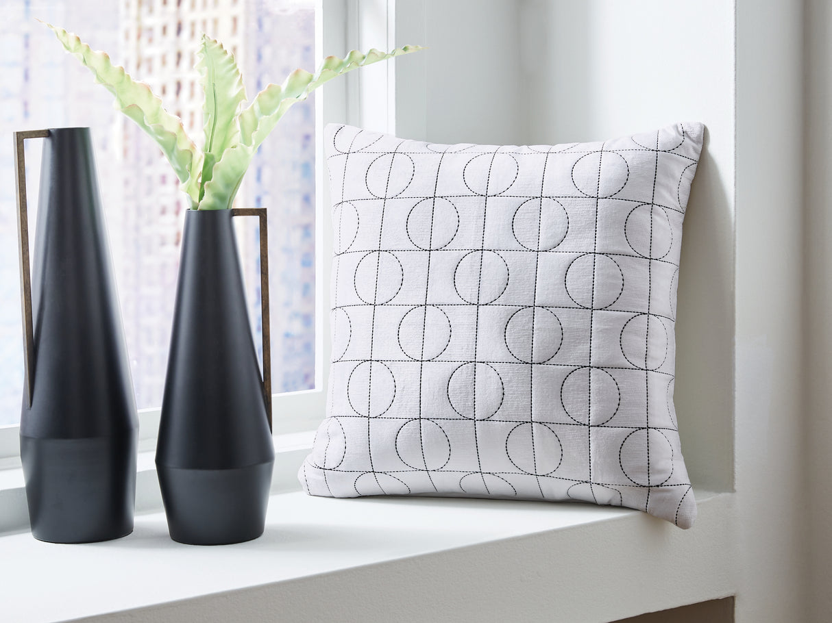 Furniture City Biloxi - Ashley Furniture - Kydner Pillows - Pillow (4/CS) / White/Black - A1001107