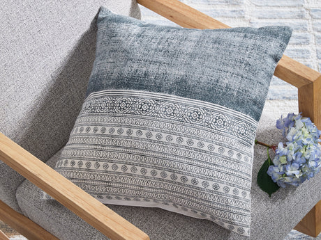 Furniture City Biloxi - Ashley Furniture - Harperville Pillows - Pillow (4/CS) / Blue/White - A1001127