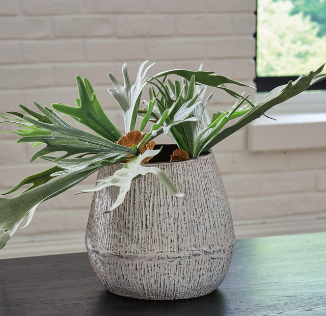 Furniture City Biloxi - Ashley Furniture - Claymount Vase - Vase - A2000636