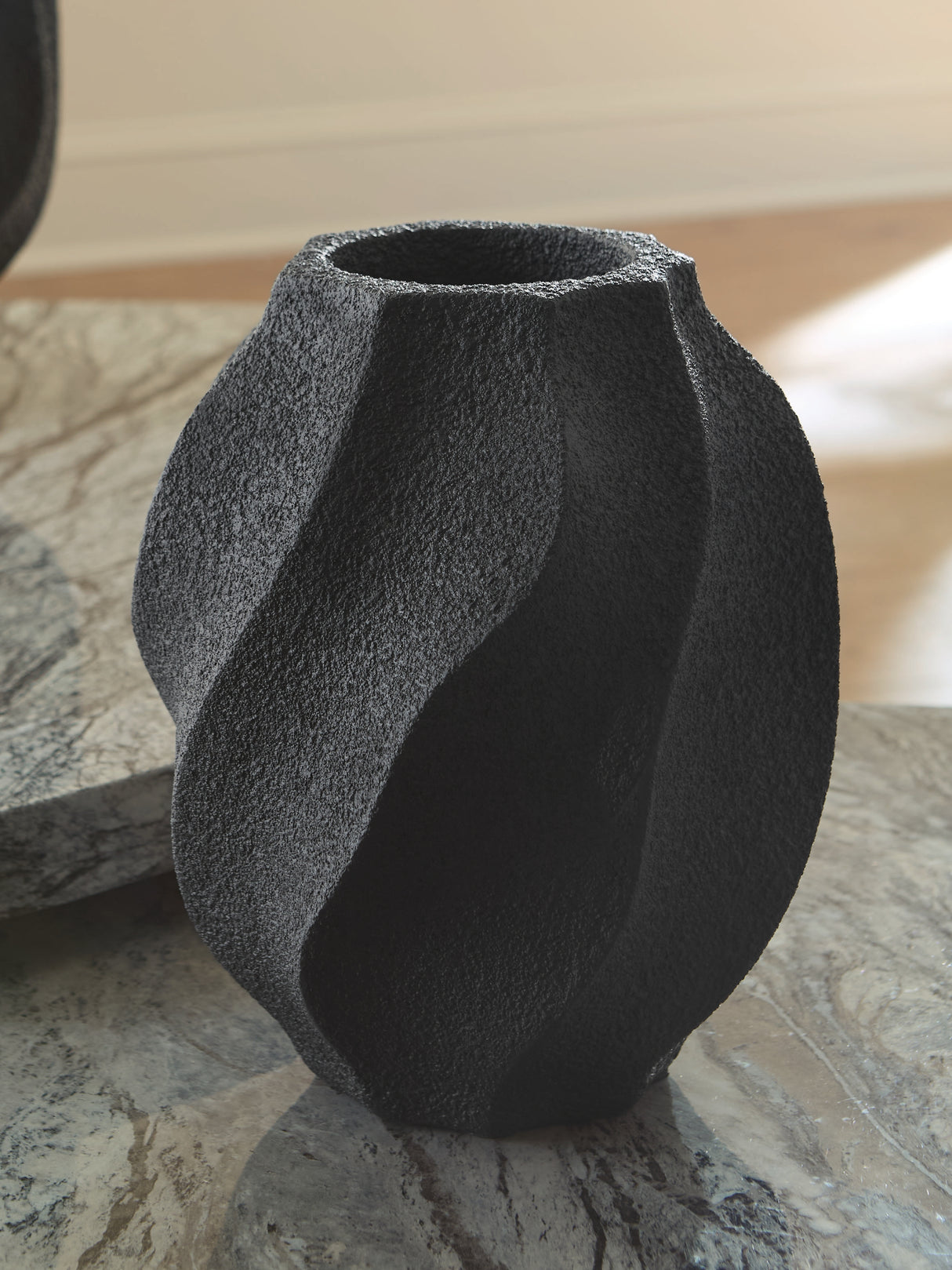 Furniture City Biloxi - Ashley Furniture - Judworth Vase - Vase / Black - A2000875