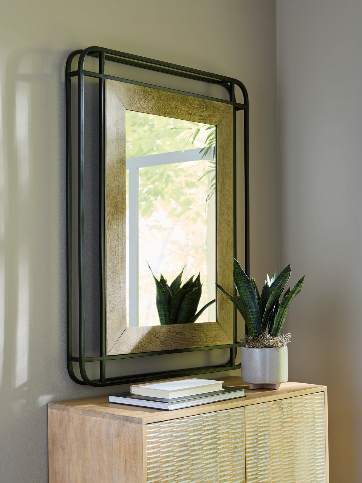 Furniture City Biloxi - Ashley Furniture - Beelman Mirror - Accent Mirror / Black/Brown - A8010409