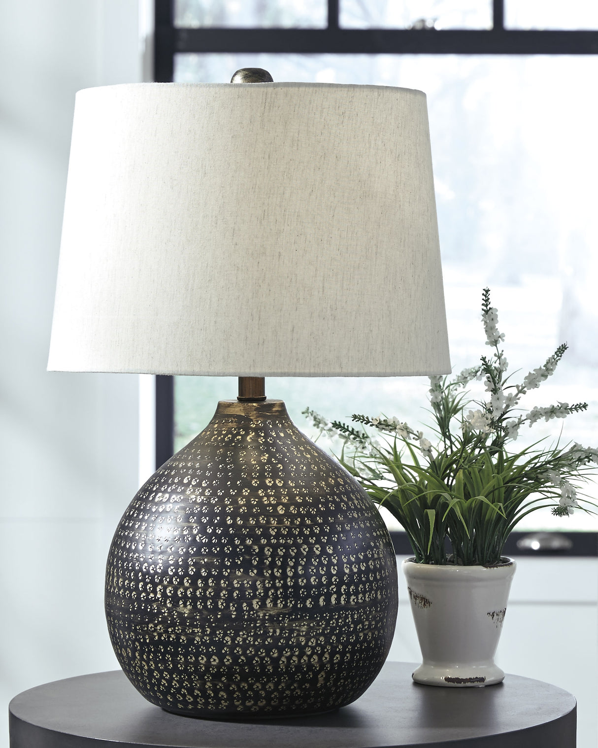 Furniture City Biloxi - Ashley Furniture - Maire Lighting - Table Lamp (Set of 2) / Black/Gold Finish - L207294X2