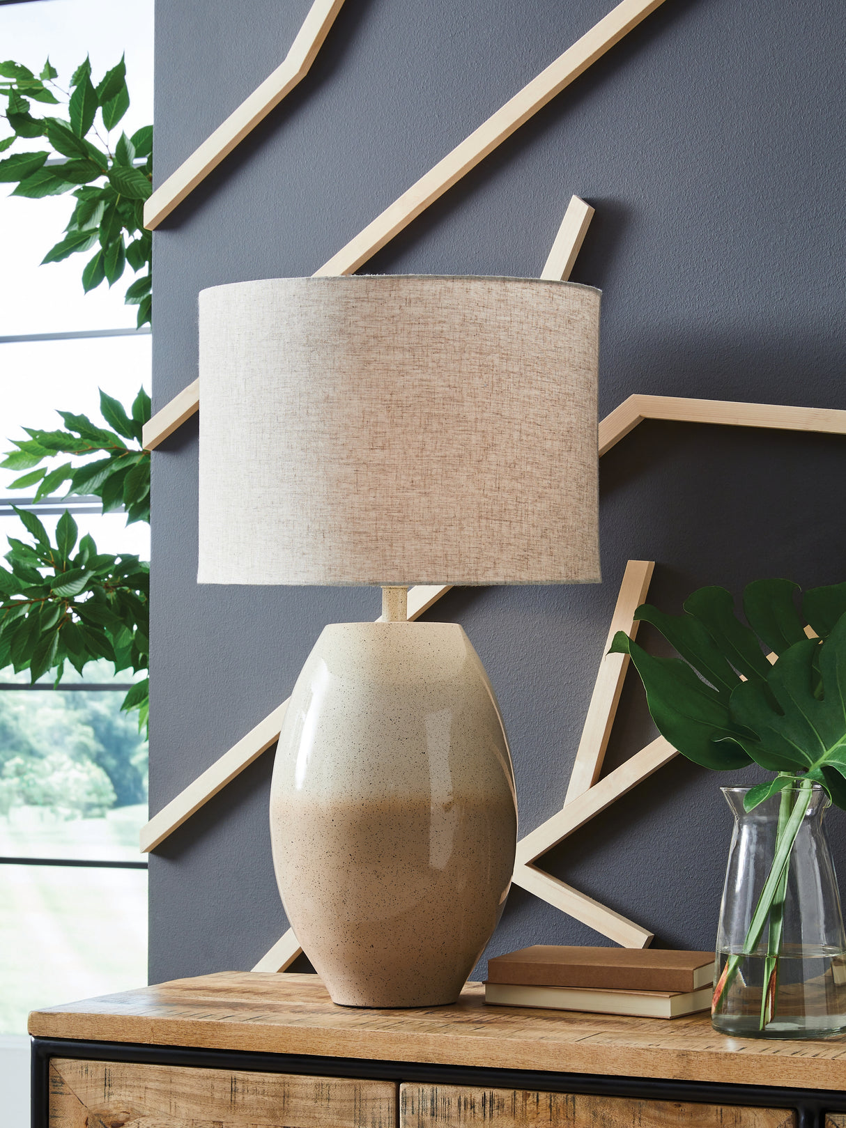 Furniture City Biloxi - Ashley Furniture - Linas Lighting - Metal Table Lamp (1/CN) / Cream/Beige - L207594