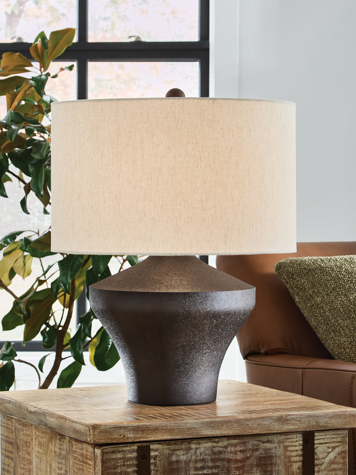 Furniture City Biloxi - Ashley Furniture - Dolanham Lighting - Metal Table Lamp (1/CN) - L207674