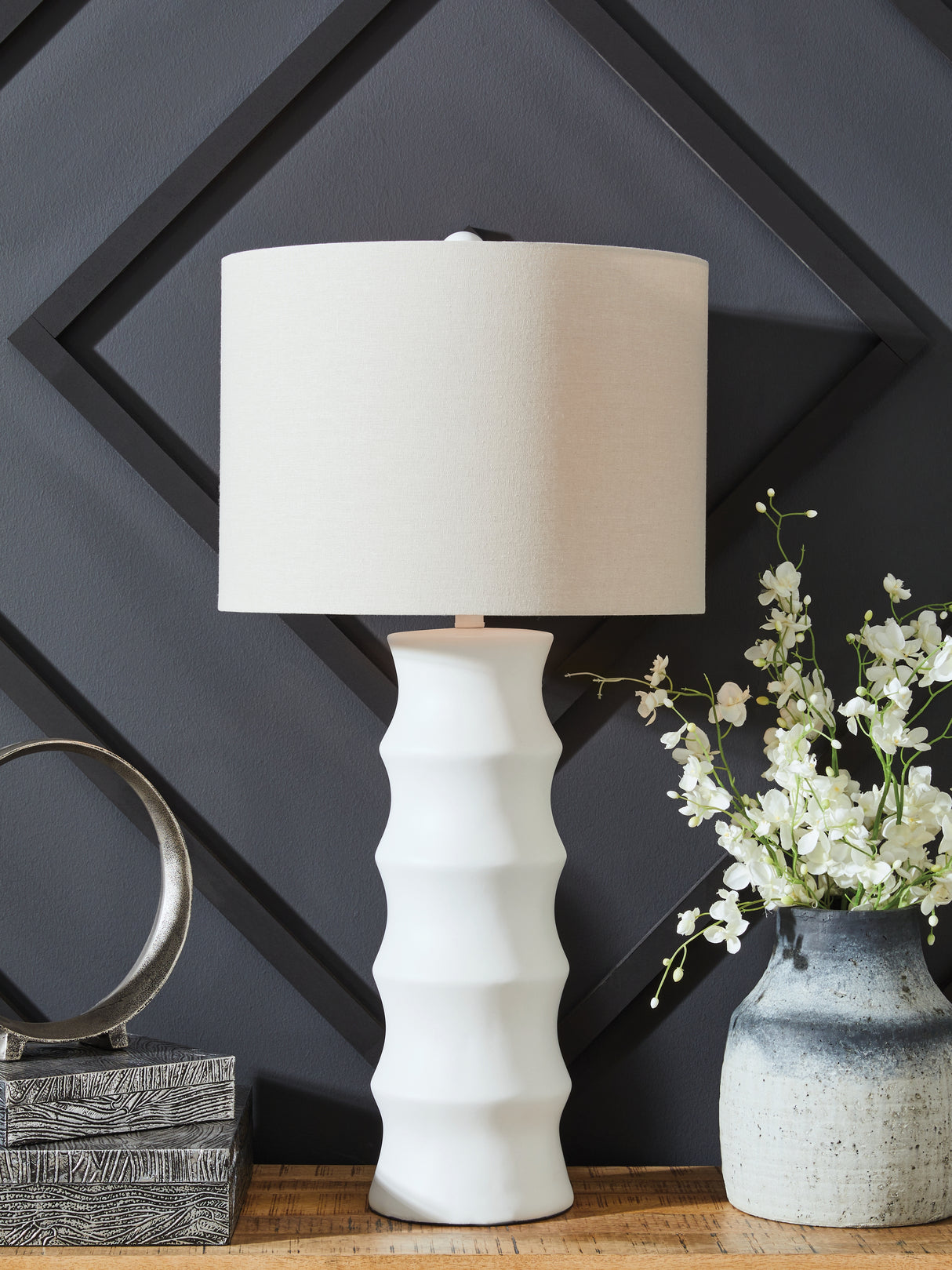 Furniture City Biloxi - Ashley Furniture - Veraleigh Lighting - Poly Floor Lamp (1/CN) / White - L235851
