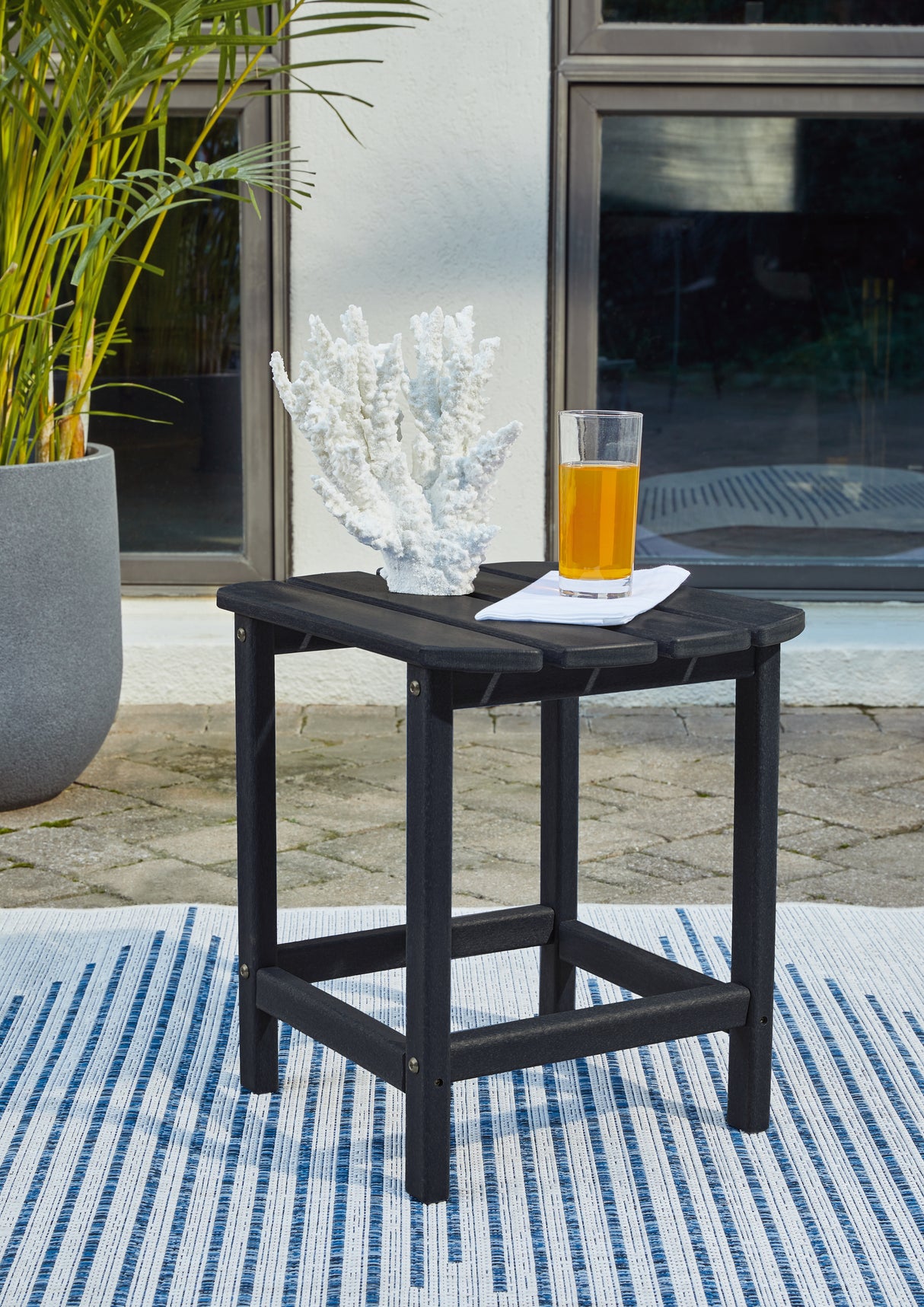 Furniture City Biloxi - Ashley Furniture - Sundown Treasure Outdoor - End Table / Black - P008-703